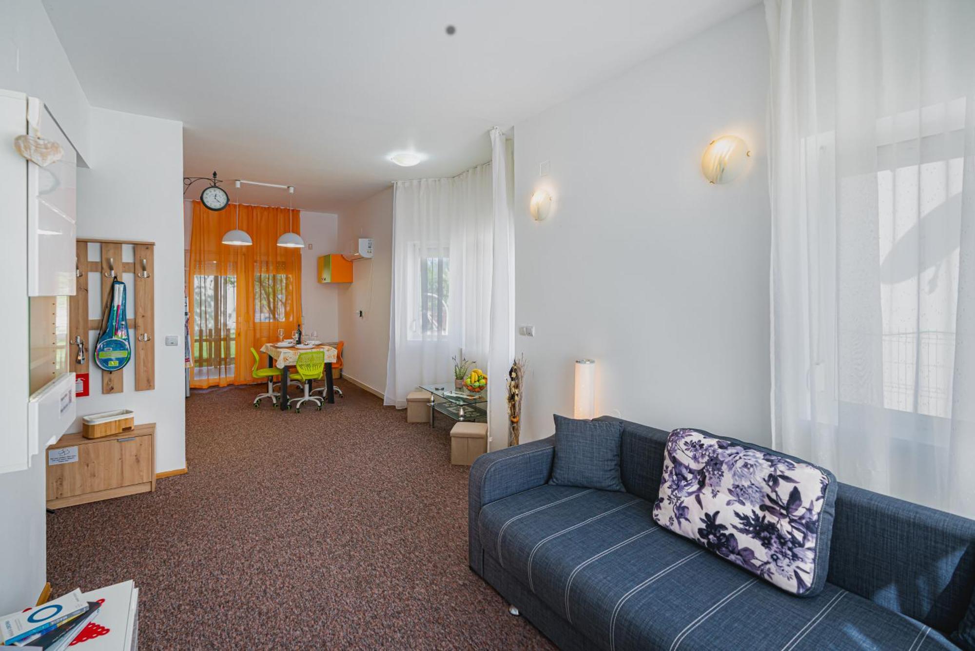 Pitstop Apartments Dumbravita  Luaran gambar