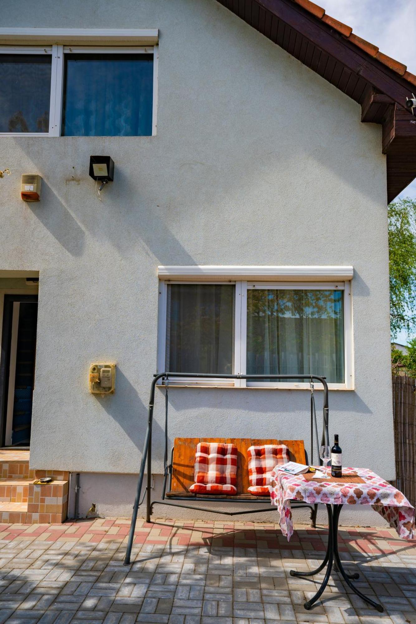 Pitstop Apartments Dumbravita  Luaran gambar
