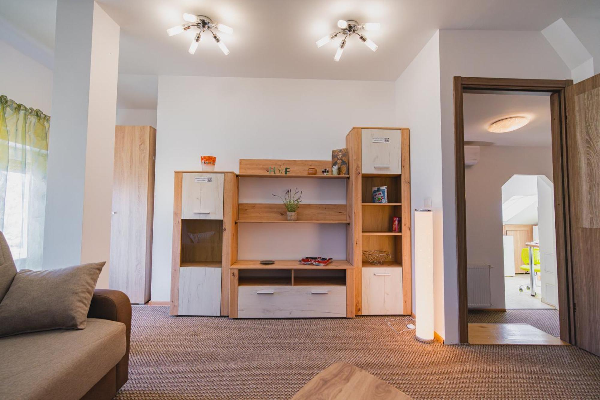 Pitstop Apartments Dumbravita  Luaran gambar